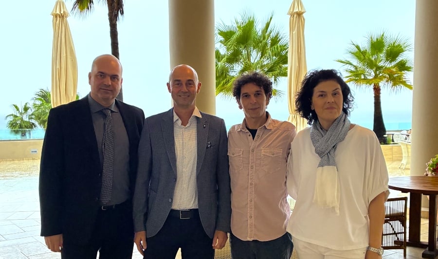 e5d3ba54d2ea387fee6a165423c07f19_L